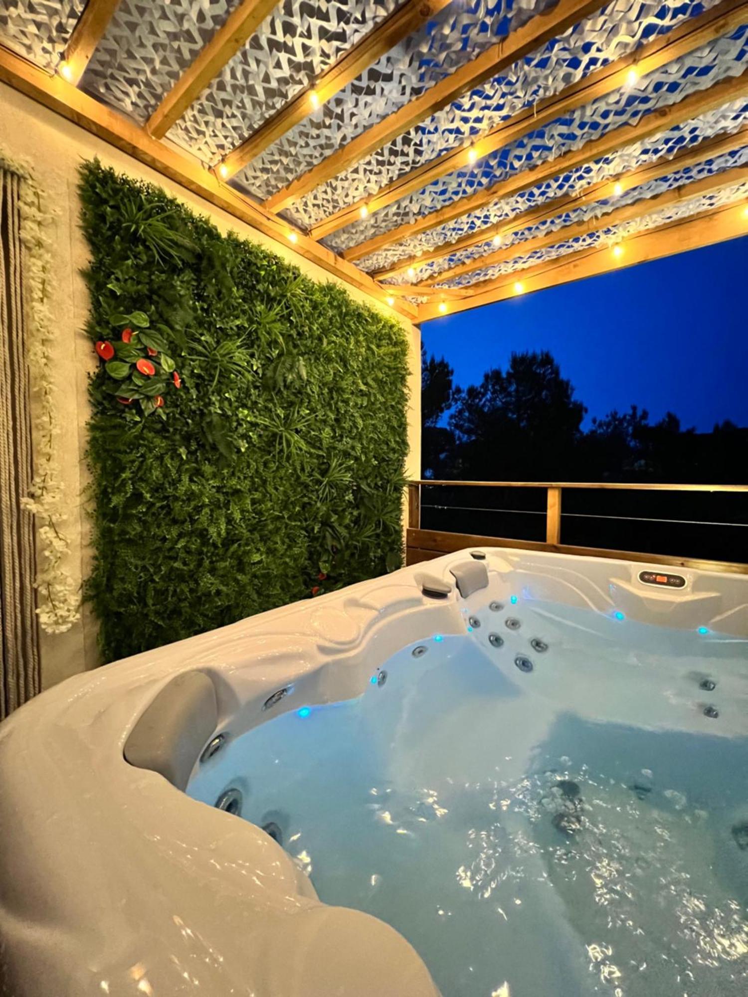 Love Room Tente Lodge Spa Mfg Chez C&C, Exclusivement Reservee Aux Adultes Cantaron Extérieur photo