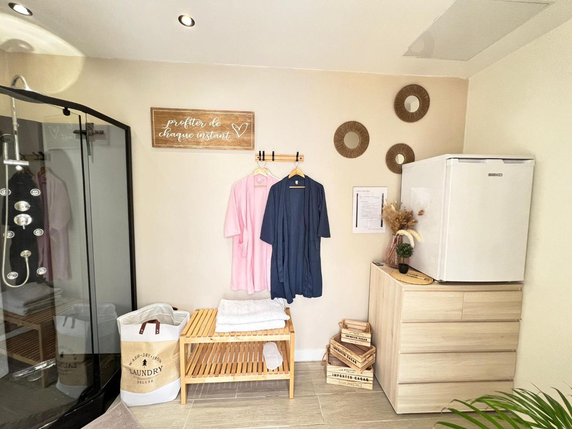 Love Room Tente Lodge Spa Mfg Chez C&C, Exclusivement Reservee Aux Adultes Cantaron Extérieur photo