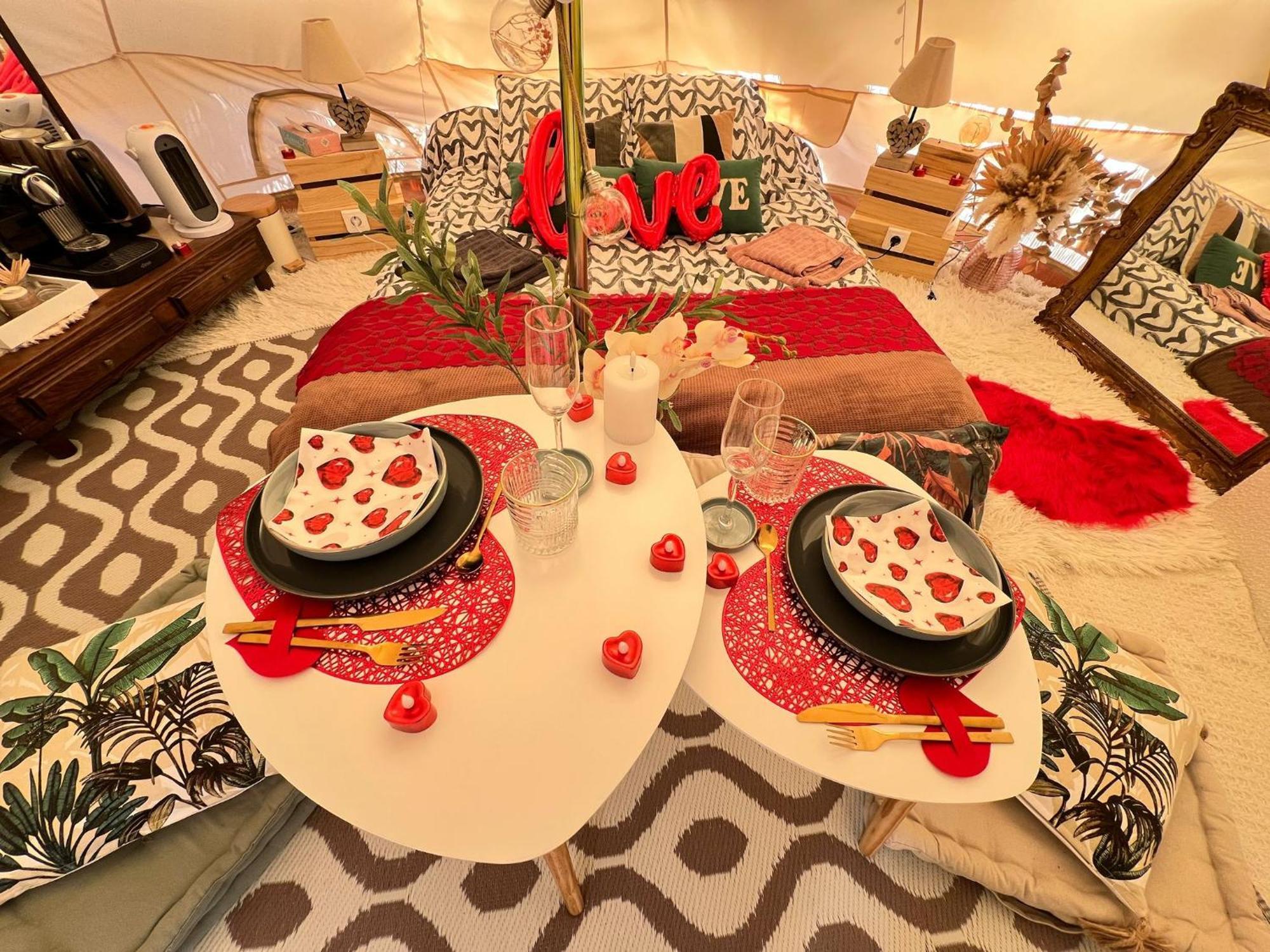 Love Room Tente Lodge Spa Mfg Chez C&C, Exclusivement Reservee Aux Adultes Cantaron Extérieur photo